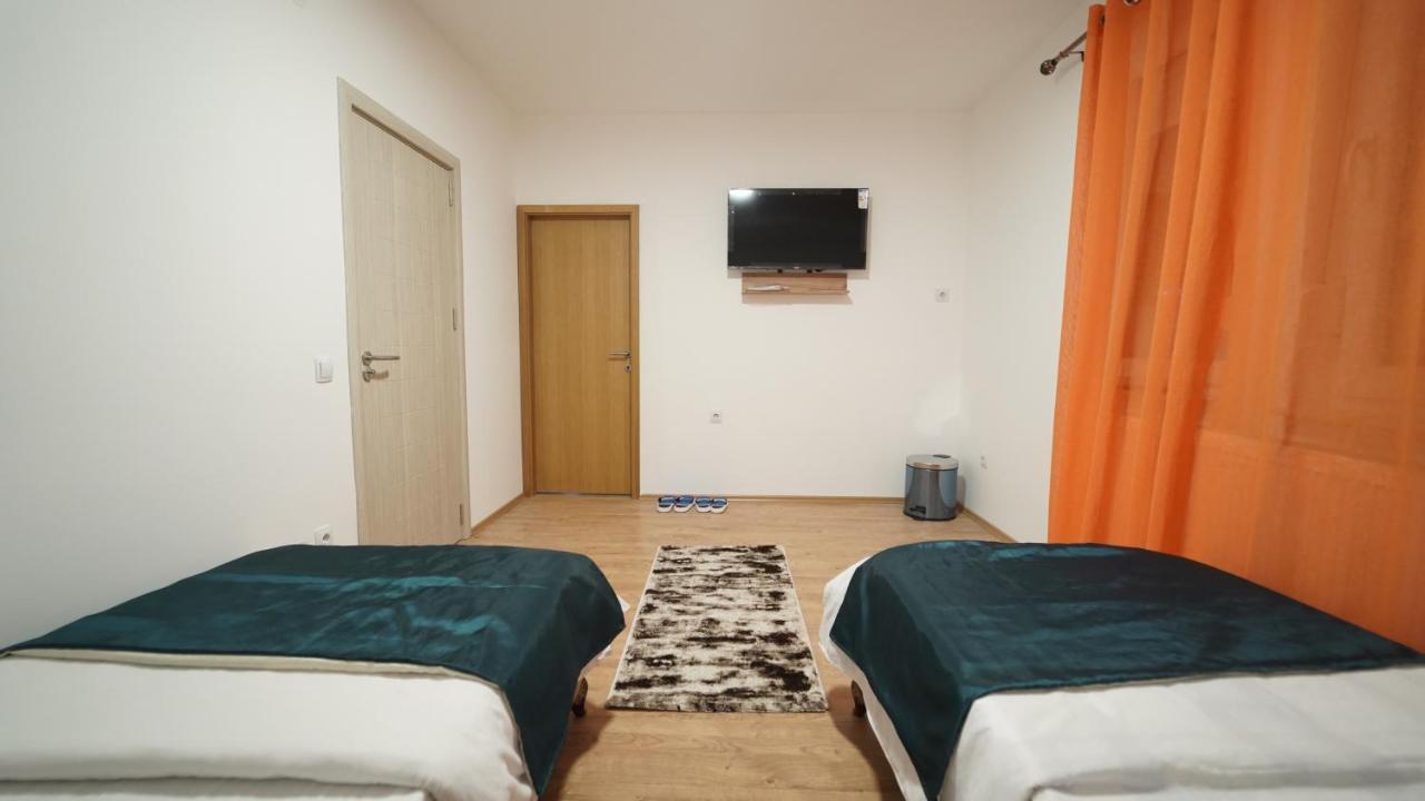 Madigan'S Hotel Kosovo Polje 外观 照片