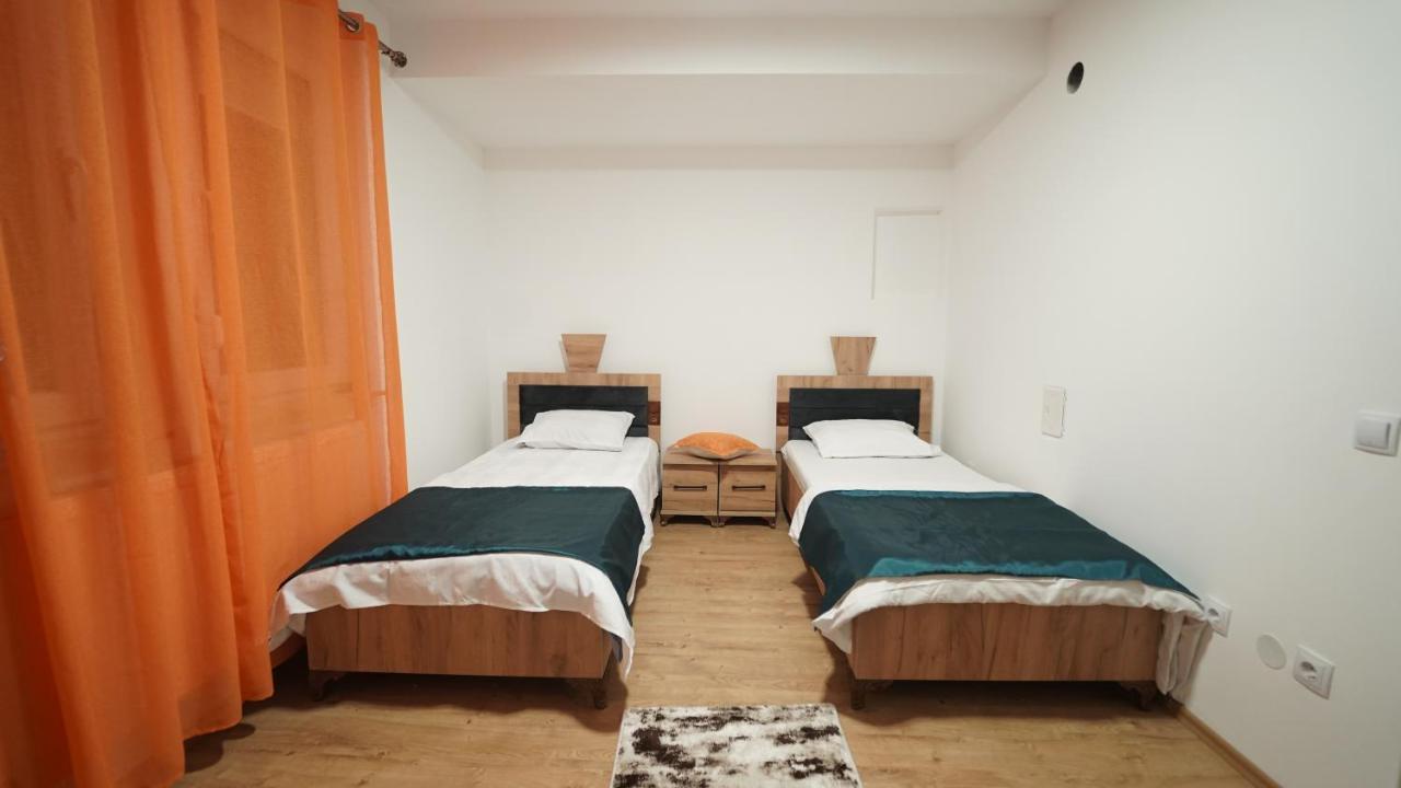 Madigan'S Hotel Kosovo Polje 外观 照片
