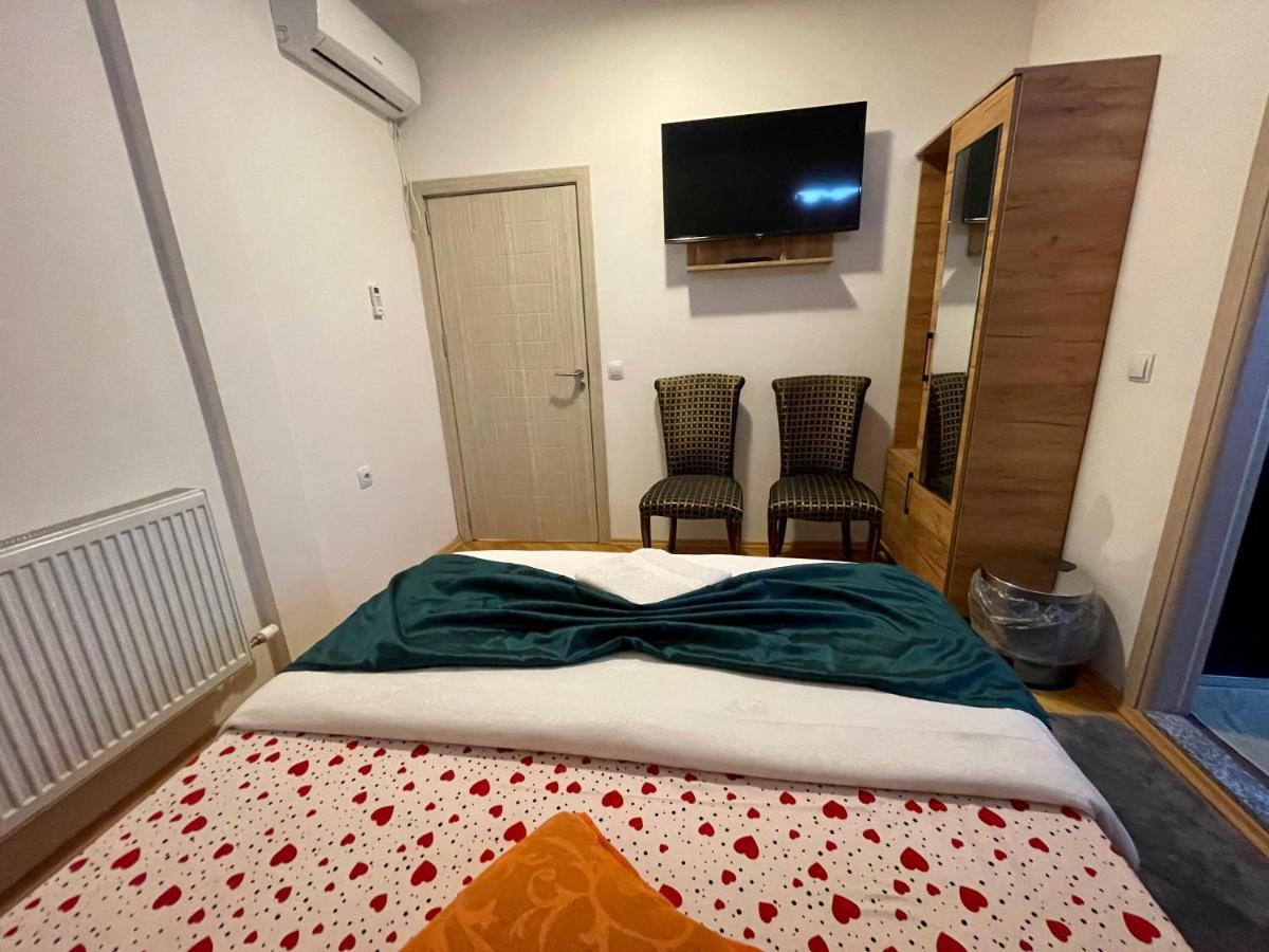Madigan'S Hotel Kosovo Polje 外观 照片