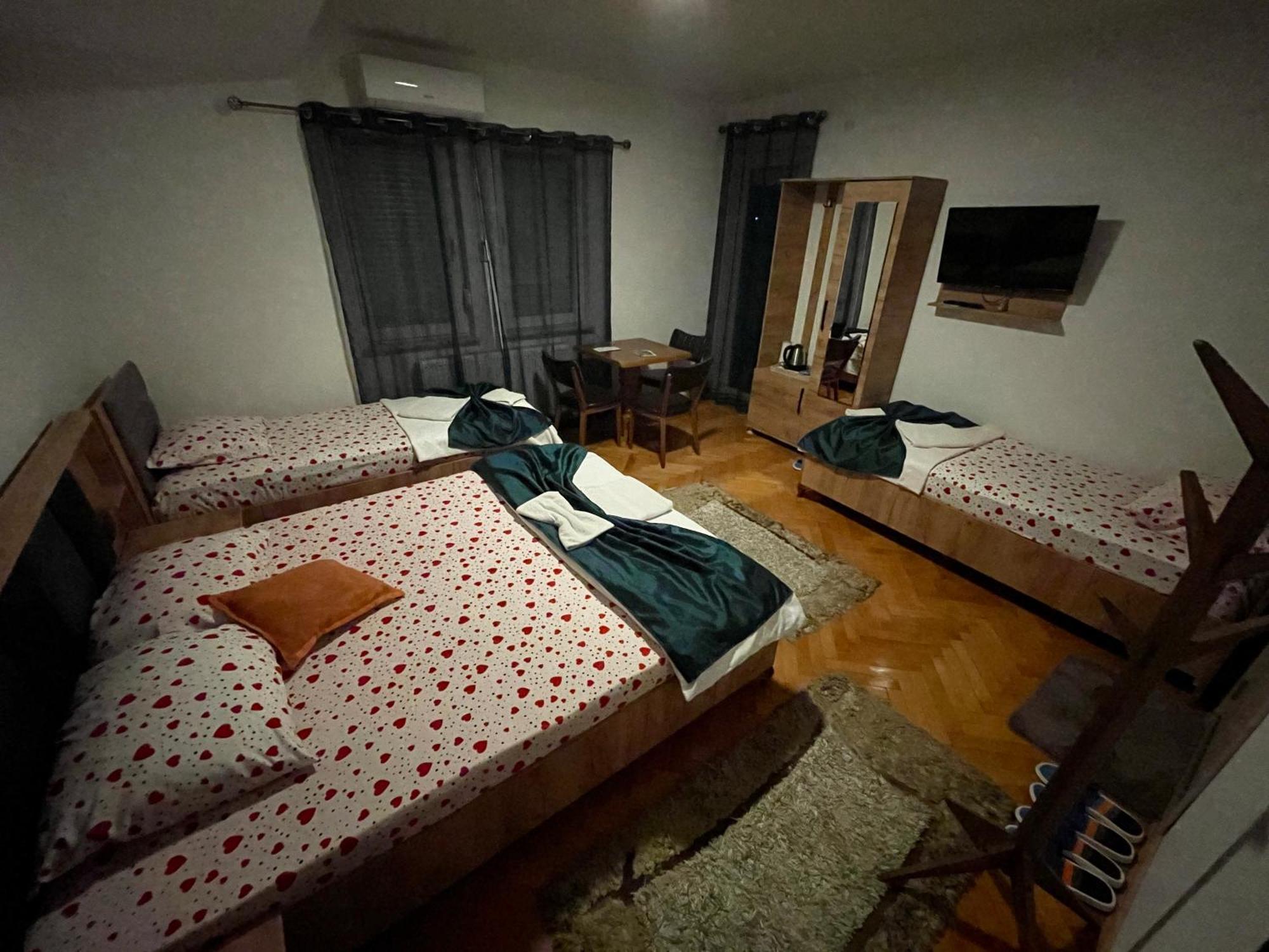 Madigan'S Hotel Kosovo Polje 外观 照片