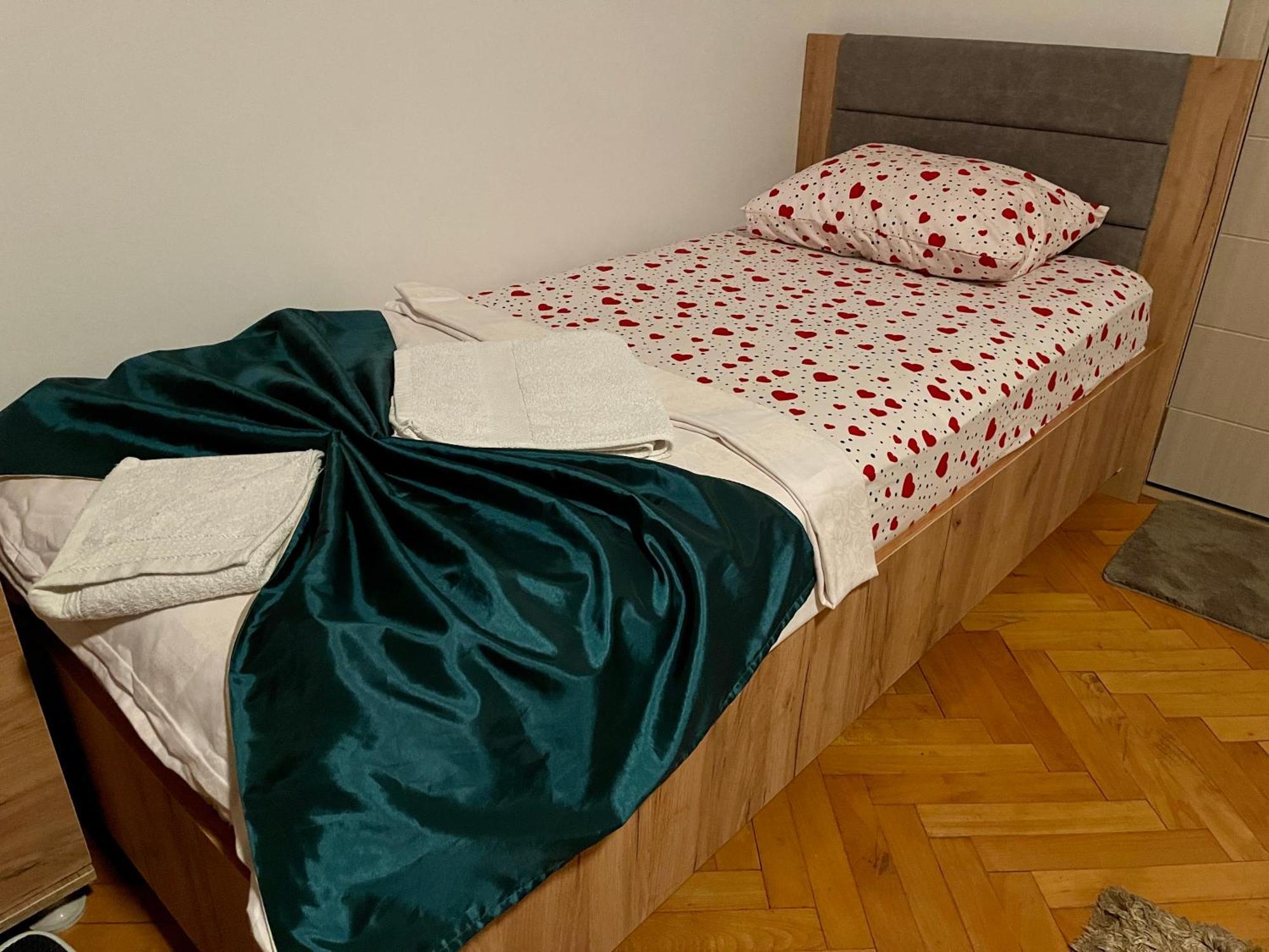 Madigan'S Hotel Kosovo Polje 外观 照片