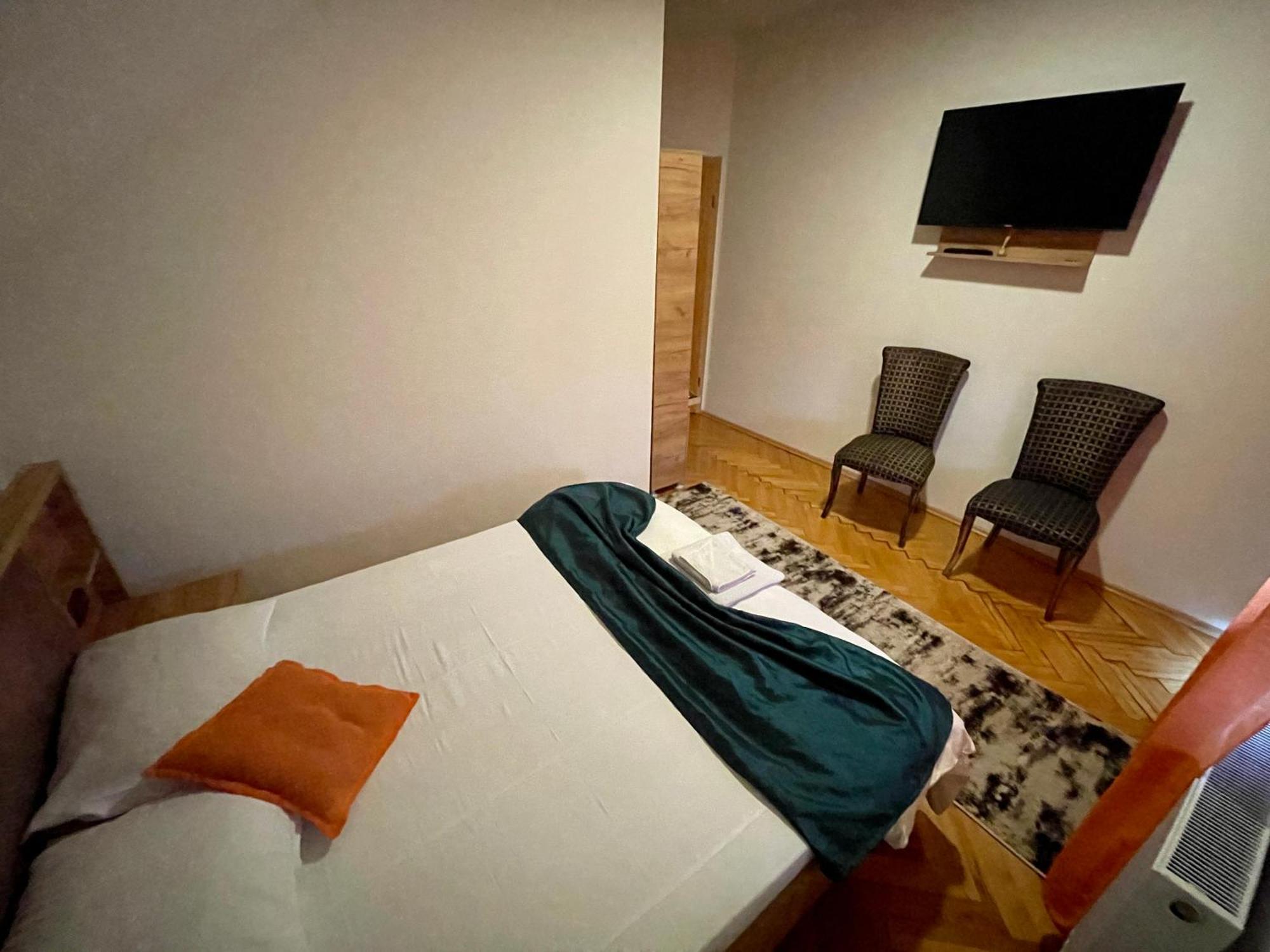 Madigan'S Hotel Kosovo Polje 外观 照片