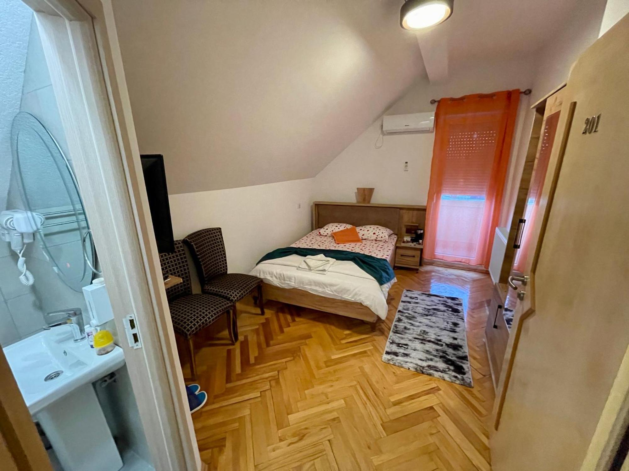 Madigan'S Hotel Kosovo Polje 外观 照片