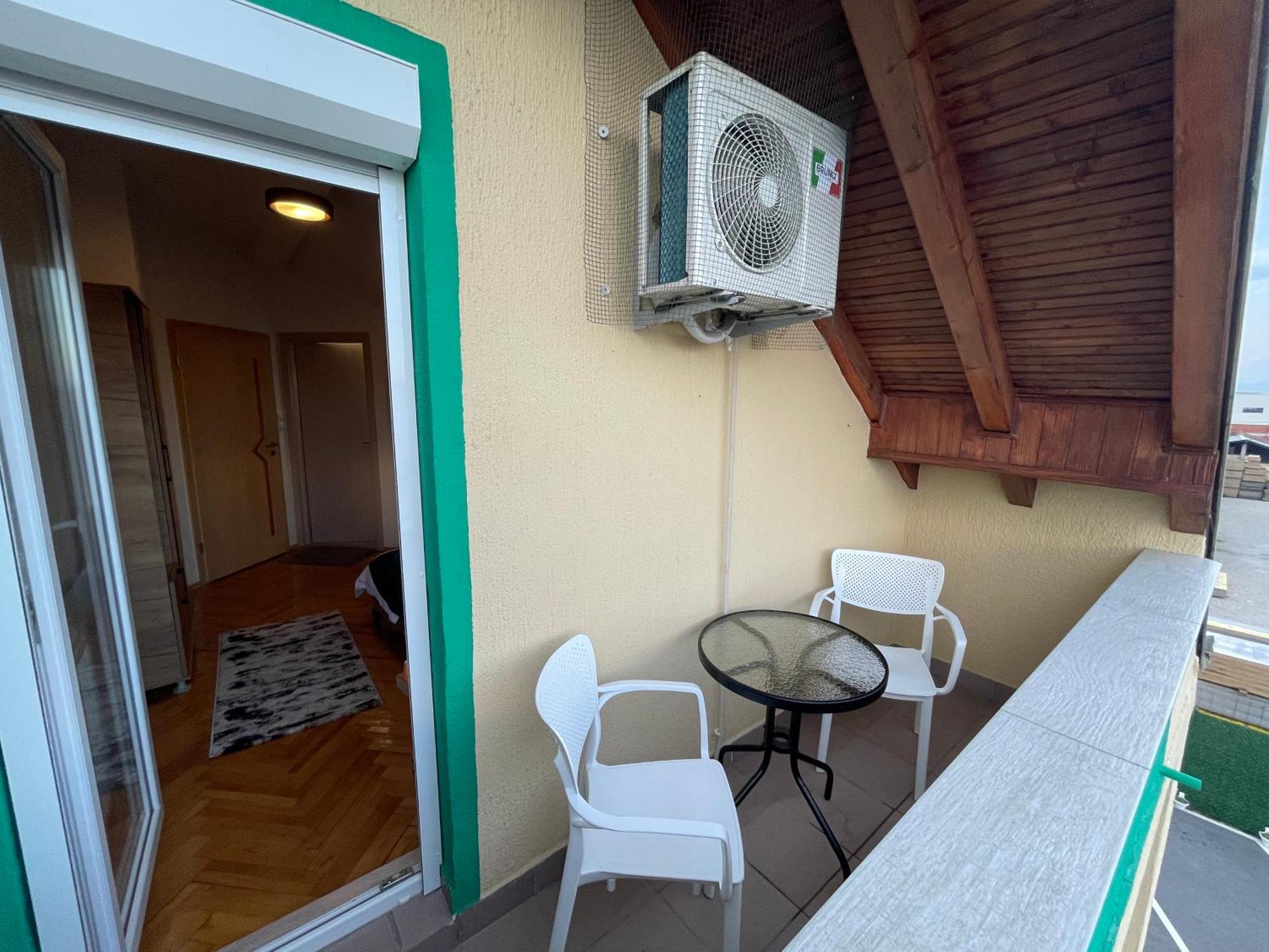 Madigan'S Hotel Kosovo Polje 外观 照片