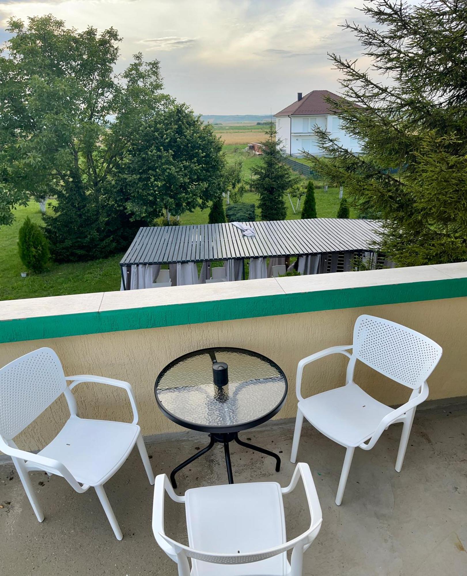 Madigan'S Hotel Kosovo Polje 外观 照片