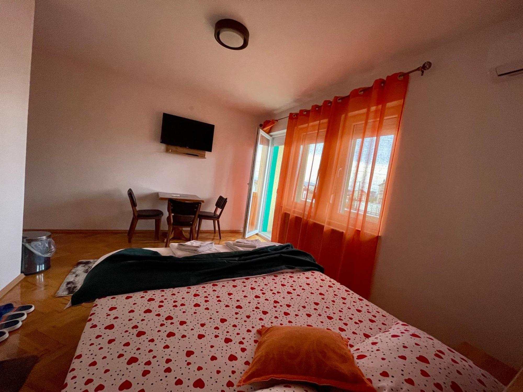 Madigan'S Hotel Kosovo Polje 外观 照片