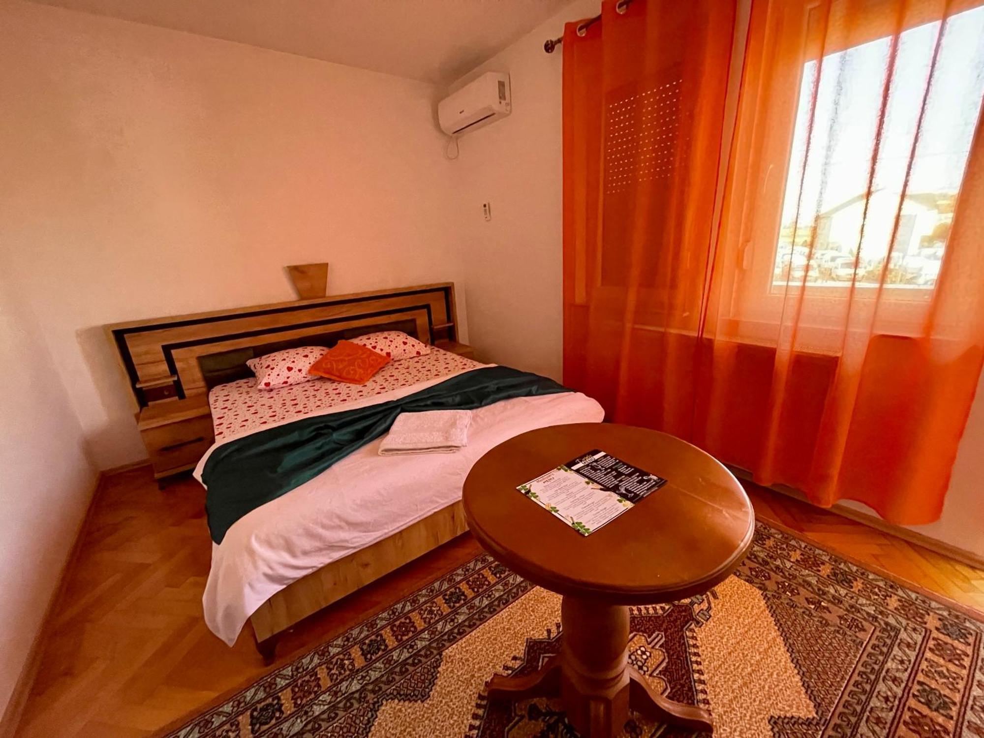 Madigan'S Hotel Kosovo Polje 外观 照片