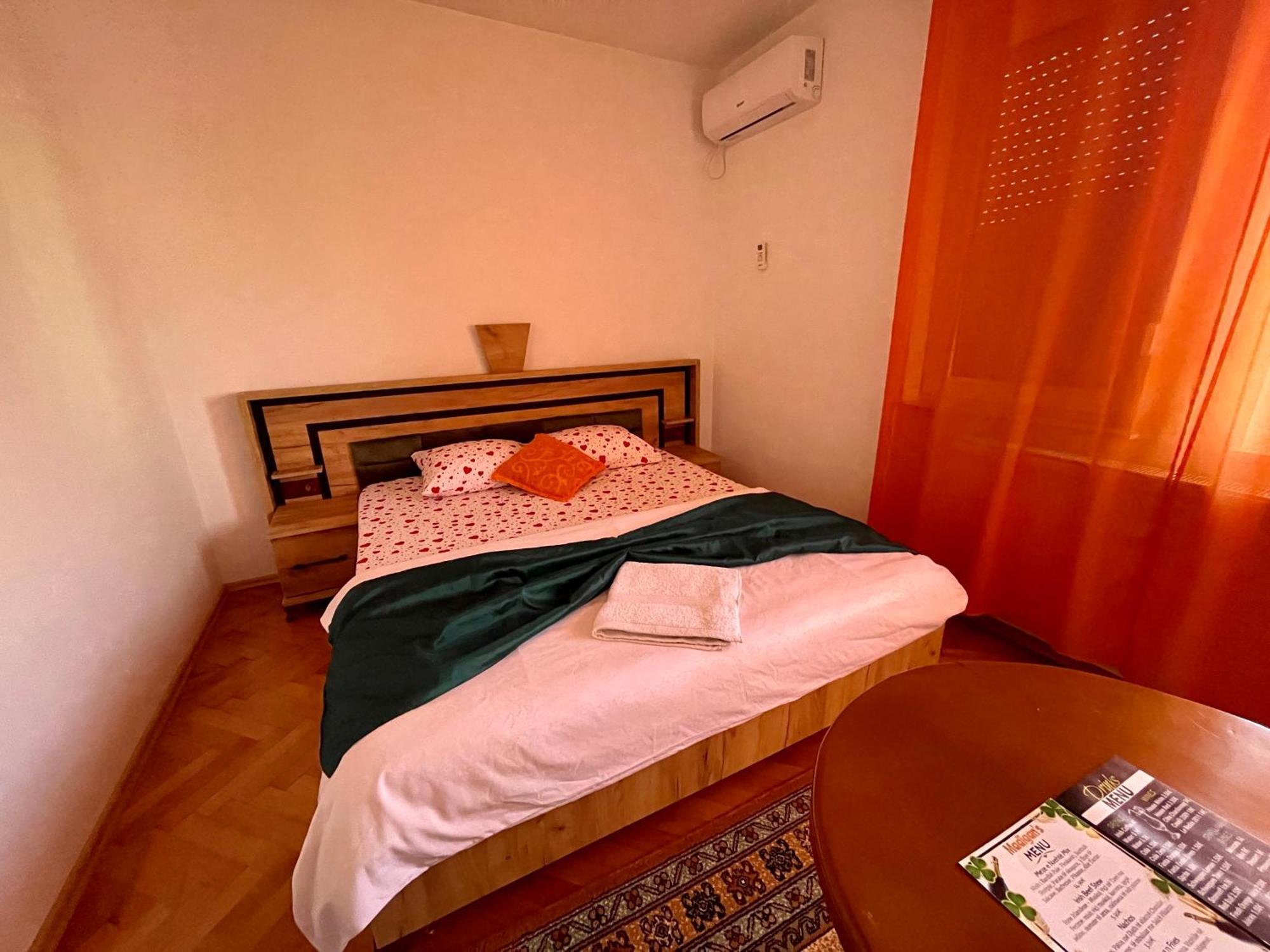 Madigan'S Hotel Kosovo Polje 外观 照片