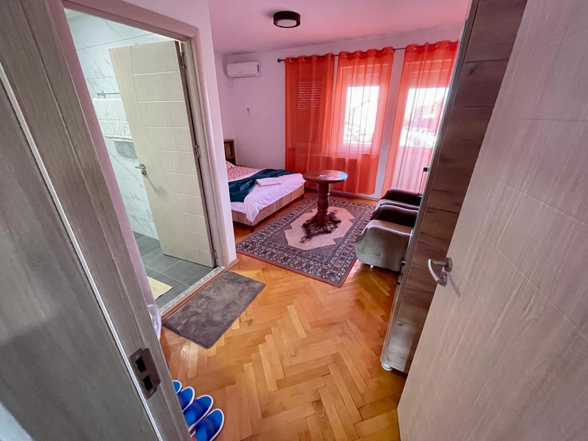 Madigan'S Hotel Kosovo Polje 外观 照片